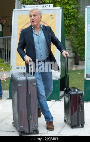 Venedig, Italien. 08. September 2022. Christoph Waltz bei der Ankunft im Excelsior Hotel während der Internationalen Filmfestspiele Venedig 79. (Mostra) in Venedig, Italien am 08. September 2022. Foto von Aurore Marechal/ABACAPRESS.COM Quelle: Abaca Press/Alamy Live News Stockfoto