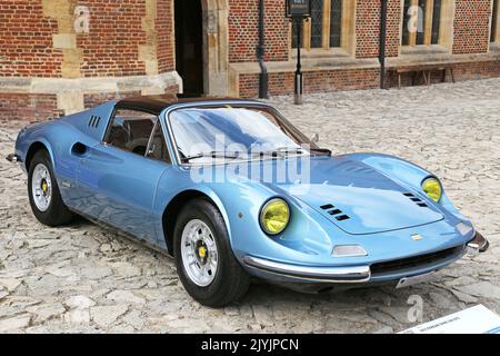 Ferrari Dino 246 GTS (1973) wurde für 405.000 £verkauft. Gooding Classic Car Auction, 3. September 2022. Hampton Court Palace, London, Großbritannien, Europa Stockfoto