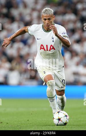 Richarlison #9 von Tottenham Hotspur läuft mit dem Ball während des UEFA Champions League-Spiels Tottenham Hotspur gegen Marseille im Tottenham Hotspur Stadium, London, Großbritannien, 7.. September 2022 (Foto von Arron Gent/News Images) in London, Großbritannien am 9/7/2022. (Foto von Arron Gent/News Images/Sipa USA) Stockfoto