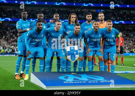 LONDON, ENGLAND - SEPTEMBER 07: Olympique Marseille Pose für Teamfoto, von links oben: Eric Bailly, Chancel Mbeba, Nuno Tavares, Matteo Guendouzi, S Stockfoto