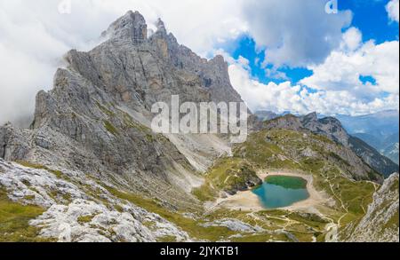 Dolomiti (Italien) - Blick auf die Dolomiten, UNESCO-Weltkulturerbe, in Venetien und Trentino-Südtirol. Hier Mount Civetta und Coldai See Stockfoto