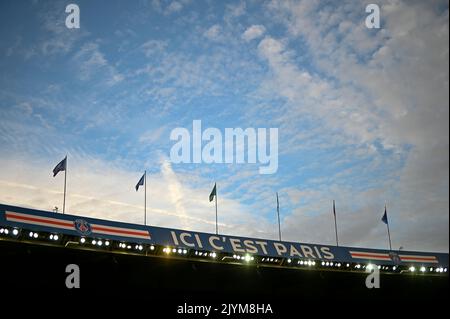 Paris, Frankreich. 06. September 2022. Vor dem Fußballspiel der UEFA Champions League zwischen dem FC Paris Saint-Germain und dem FC Juventus ist der Parc des Princes von einer Gesamtansicht zu sehen. Kredit: Nicolò Campo/Alamy Live Nachrichten Stockfoto