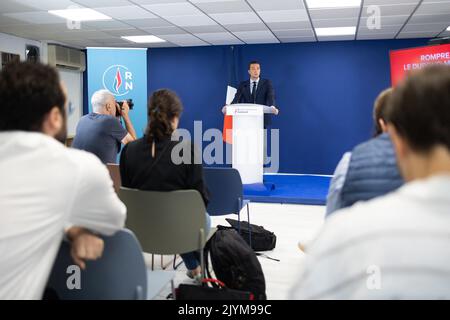 Der Interimspräsident von Rassemblement National (RN), Jordan Bardella, hält am 8. September 2022 eine Pressekonferenz zum Thema Justiz im nationalen Büro der Partei in Paris ab. Foto von Raphael Lafargue/ABACAPRESS.COM Stockfoto