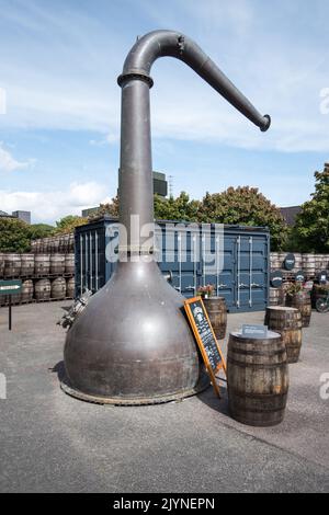 Kupfer wird immer noch im Außenbereich der Jameson Irish Whiskey, Old Midleton Distillery, ausgestellt. Co. Cork, Irland. Sehen Sie sich dies auf einer Brennerei-Tour an. . Stockfoto