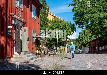 Freilichtmuseum Old Linköping im Frühherbst in Schweden. Hier wurden historische Gebäude verlegt, als das Zentrum von Linköping modernisiert wurde. Stockfoto