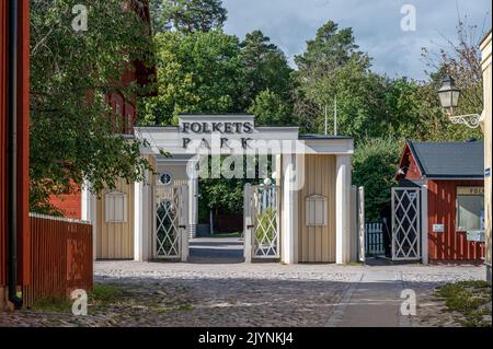 Freilichtmuseum Old Linköping im Frühherbst in Schweden. Hier wurden historische Gebäude verlegt, als das Zentrum von Linköping modernisiert wurde. Stockfoto
