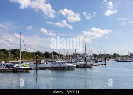 Boote in Lymington Harbour, Hampshire, England Stockfoto