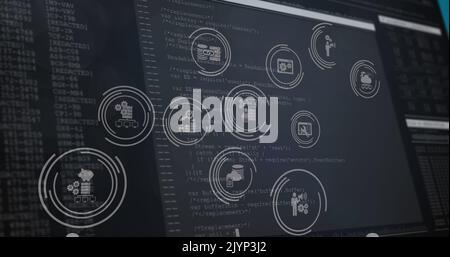 Bild von digitalen Symbolen und Datenverarbeitung über Computerbildschirme Stockfoto