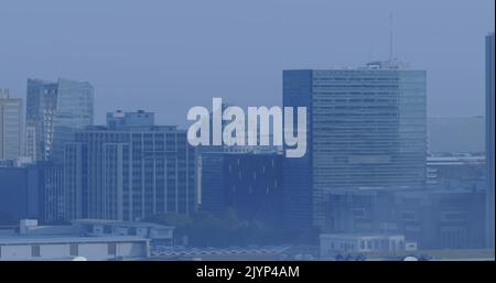 Bild der digitalen Datenverarbeitung über dem Stadtbild Stockfoto