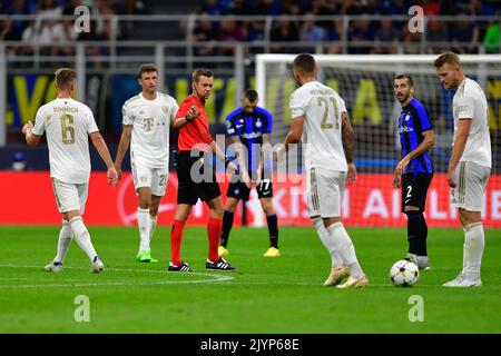 Mailand, Italien. 07. September 2022. Schiedsrichter Clement Turpin beim UEFA Champions League-Spiel zwischen Inter und Bayern München bei Giuseppe Meazza in Mailand. (Foto: Gonzales Photo/Alamy Live News Stockfoto