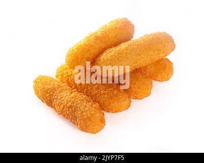 Köstliche Ready to Eat Mozarella Sticks frittierten Snack auf weißem Hintergrund isoliert Snacks Vorspeisen Konzept Stockfoto
