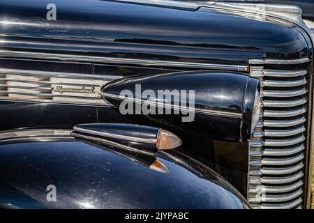 Daona Beach, FL - 24. November 2018: Vorderecke Nahaufnahme Detailansicht einer 1938 Buick 8 Special Series 40 Touring Sedan Model 41 bei einem lokalen Auto Sho Stockfoto
