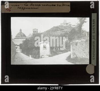 Rocca Maggiore in Assisi ist eine mittelalterliche Festung mit Panoramablick auf die umbrische Landschaft. Ursprünglich im 12. Jahrhundert erbaut, spielte es eine strategische Rolle bei der Verteidigung der Region. Stockfoto