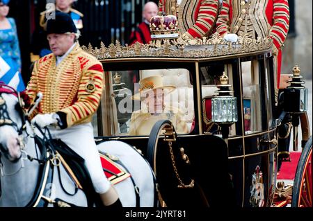 LONDON 20110429Queen Elizabeth wird nach der Hochzeit von Prinz William und Kate Middleton in der Westminster Abbey in London, England, 29. April 2011 gesehen Foto Jonas Ekströmer / SCANPIX kod 10030 Stockfoto