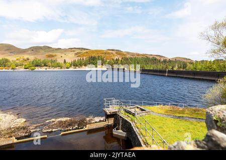 Haweswater Dam, Cumbria, Großbritannien, Haweswater Reservoir, Haweswater Cumbria, Haweswater UK, Wasserversorgung, Trockenheit, Haweswater Dam Cumbria, Damm, Dämme, Wasser Stockfoto