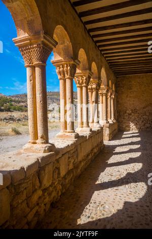 Arcade. Kirche von San Pedro, Caracena, Provinz Soria, Castilla Leon, Spanien. Stockfoto