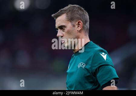 Mailand, Italien. 07. September 2022. Schiedsrichter Clement Turpin gesehen während der UEFA Champions League 2022/23 Gruppenphase - Gruppe C Fußballspiel zwischen FC Internazionale und FC Bayern München im Giuseppe Meazza Stadium, Mailand. Endergebnis Internazionale 0 - 2 Bayern München Credit: SOPA Images Limited/Alamy Live News Stockfoto