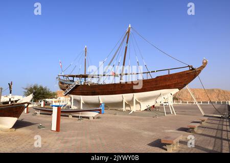 März 21 2022 - Sur im Oman: Fateh Alkhair Schiff auf dem Al Qanjah Boat Yard Stockfoto