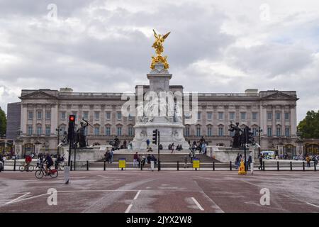 London, Großbritannien. 08. September 2022. Allgemeine Sicht auf den Buckingham Palace, da die Sorge um die Gesundheit der Königin wächst. (Foto: Vuk Valcic/SOPA Images/Sipa USA) Quelle: SIPA USA/Alamy Live News Stockfoto