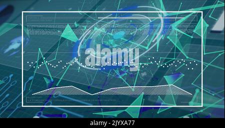 Bild von digitalen Kreisen, Punkten, die mit Linien verbunden sind, und Programmiercodes, die sich auf Bildschirmen bewegen Stockfoto