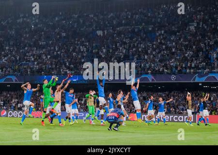 SSC napoli feiern Siegesspiel während der Champions League Group Ein Fußballspiel zwischen SSC Napoli und Liverpool im Diego Armando Maradona Stadion in Neapel, Süditalien, am 7. September 2022. Stockfoto