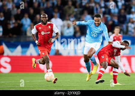 Fabiano von Braga und Isaac Kiese Thelin von Malmo während des Fußballspiels der UEFA Europa League Gruppe D zwischen Malmo FF und Braga im Eleda Stadion in Ma Stockfoto