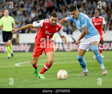 Bragas Abel Ruiz und malmos Dennis Hadzikadunic während des Fußballspiels der UEFA Europa League Gruppe D zwischen Malmo FF und Braga im Eleda Stadion in Stockfoto