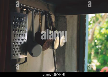 Alte Küchenutensilien. Küchenausstattung. Stockfoto