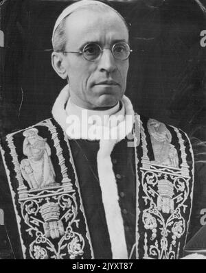 Die Rolle des Papstes kehrte Papst Pius XII. Um Für italienische Politiker ist das Papsttum heute eine Säule. 11. April 1955. (Foto von Reuterphoto). Stockfoto