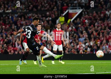 Brais Mendez von Real Sociedad erzielt beim Spiel der UEFA Europa League Group E in Old Trafford, Manchester, das erste Tor des Spiels ihrer Mannschaft. Bilddatum: Donnerstag, 8. September 2022. Stockfoto