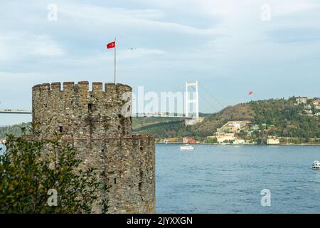 Festung Rumeli in Istanbul, Türkei. Rumelihisari. Die Burg Rumeli Hisari Bogazkesen ist eine mittelalterliche Festung in Istanbul, Türkei. Stockfoto