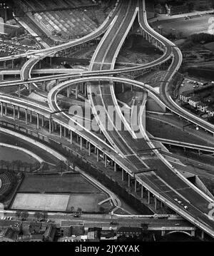 1972: Aktenfoto vom 1972. Mai der neu eröffneten Kreuzung Gravelly Hill - liebevoll Spaghetti Junction genannt - in Birmingham. Ausgabedatum: Donnerstag, 8. September 2022. Stockfoto