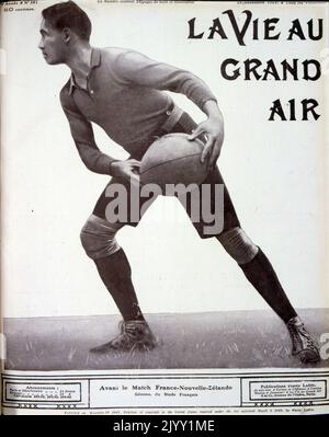 Maori, neuseeländischer Rugby-Spieler, vor dem Spiel zwischen Frankreich und Neuseeland, in Paris 1905. Die erste Neuseeland-Tour in die nördliche HeWelt fand zwischen 1905 und 06 statt. Es war auch das erste Mal, dass sie einen schwarzen Streifen trugen und das erste Mal, dass sie die Hakka aufführten. Stockfoto