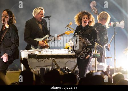 8.. September 2022, London, UKKanadische Indie-Rockband Arcade Fire live im Konzert im O2, London Credit: John Barry/Alamy Live News Stockfoto