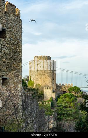 Festung Rumeli in Istanbul, Türkei. Rumelihisari. Die Burg Rumeli Hisari Bogazkesen ist eine mittelalterliche Festung in Istanbul, Türkei. Stockfoto