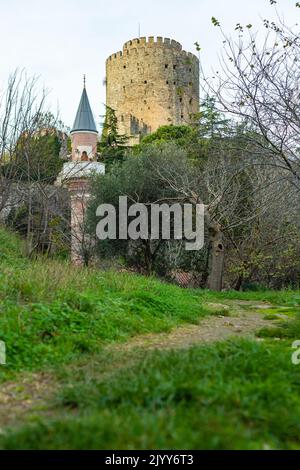 Festung Rumeli in Istanbul, Türkei. Rumelihisari. Die Burg Rumeli Hisari Bogazkesen ist eine mittelalterliche Festung in Istanbul, Türkei. Stockfoto