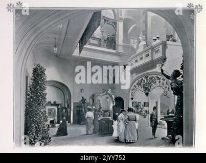 Ausstellung Universelle (Weltausstellung) Paris, 1900; Schwarz-Weiß-Fotografie auf der Esplanade des Invalides; im Flur der großen Treppe, rechts die deutschen Galerien. Stockfoto