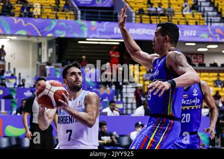 Recife, Brasilien. 08. September 2022. PE - Recife - 09/08/2022 - AMERICAP 2022, ARGENTINA X VENEZUELA - der argentinische Spieler Facundo Campazzo streitet während eines Spiels in Geraldao um Americup 2022 gegen einen venezolanischen Spieler. Foto: Rafael Vieira/AGIF/Sipa USA Quelle: SIPA USA/Alamy Live News Stockfoto