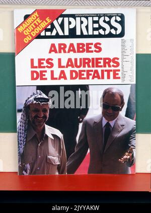 Farbige Fotografie von Yasser Arafat. Aus 'L'Express' mit der Überschrift 'die Araber - die Lorbeeren der Niederlage', datiert vom 17. September 1982. Stockfoto