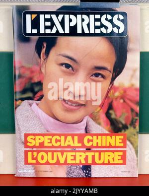 Farbige Fotografie einer chinesischen Dame auf dem Cover. Aus „L'Express“ mit der Überschrift „Special China Opening“, datiert vom 17-12. Dezember 1982. Stockfoto