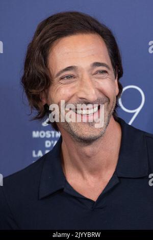 Adrien Brody nimmt an der Fotoschau für „Blonde“ beim Internationalen Filmfestival von Venedig 79. am 08. September 2022 in Venedig, Italien, Teil. Foto: Paolo Cotello/imageSPACE/Sipa USA Stockfoto