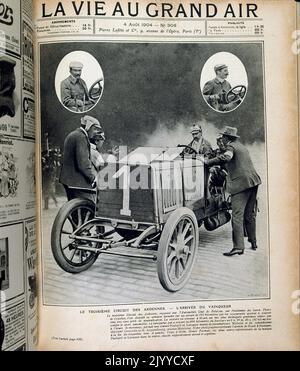 Aus der Zeitschrift La Vie au Grand Air (Leben im Freien); Schwarz-Weiß-Foto des Titelblatts der Zeitschrift über die Ankunft des Gewinners des dritten Ardennen-Autorennens, datiert vom 4. August 1904. Stockfoto