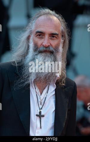 Venedig, Italien. 08. September 2022. Warren Ellis nimmt am 08. September 79. in Venedig, Italien, am „Blond“ roten Teppich beim Internationalen Filmfestival Venedig 2022 Teil. Foto: Paolo Cotello/imageSPACE/Sipa USA Kredit: SIPA USA/Alamy Live News Stockfoto