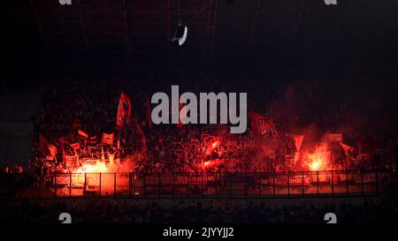 Mailand, Italien. 07. September 2022. Fans des FC Bayern München zeigen ihre Unterstützung beim UEFA Champions League Fußballspiel zwischen dem FC Internazionale und dem FC Bayern München. Kredit: Nicolò Campo/Alamy Live Nachrichten Stockfoto