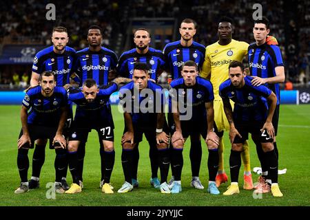 Mailand, Italien. 07. September 2022. Spieler des FC Internazionale psoe für ein Teamfoto vor dem Fußballspiel der UEFA Champions League zwischen dem FC Internazionale und dem FC Bayern München. Kredit: Nicolò Campo/Alamy Live Nachrichten Stockfoto