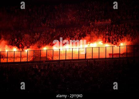 Mailand, Italien. 07. September 2022. Fans des FC Bayern München zeigen ihre Unterstützung beim UEFA Champions League Fußballspiel zwischen dem FC Internazionale und dem FC Bayern München. Kredit: Nicolò Campo/Alamy Live Nachrichten Stockfoto