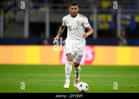 Mailand, Italien. 07. September 2022. Lucas Hernandez vom FC Bayern München in Aktion beim UEFA Champions League Fußballspiel zwischen dem FC Internazionale und dem FC Bayern München. Kredit: Nicolò Campo/Alamy Live Nachrichten Stockfoto