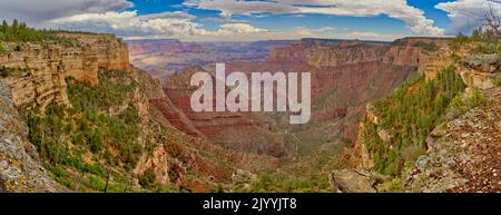 Grand Canyon Arizona östlich von Grandview Point während der Monsun-Saison 2022. Stockfoto