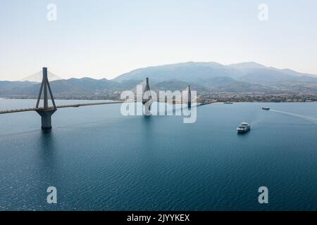 Kabelbrücke von Rio - Antirio. Stockfoto