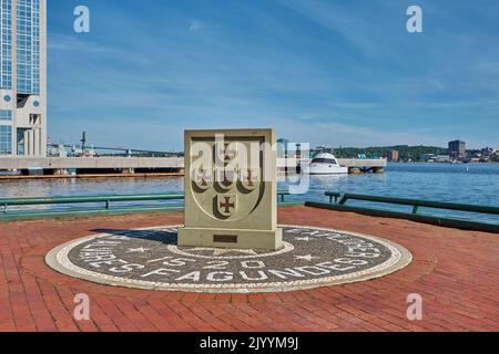 Denkmal entlang des harbourwalks in Halifax Nova Scotia zu Ehren des portugiesischen Entdeckers Joao Alvares Fagundes und der ersten europäischen Siedler in Nova Stockfoto